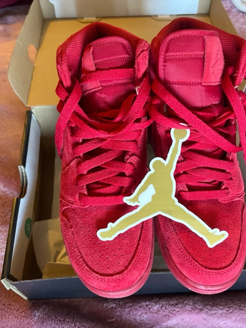 Jordan Low-Top Sneakers in Red Suede